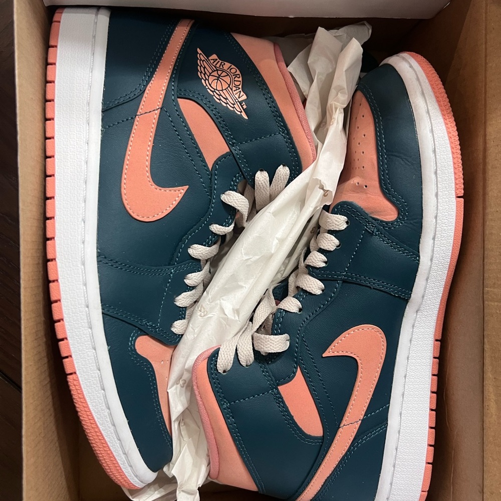 Jordan 1 Mid (W)